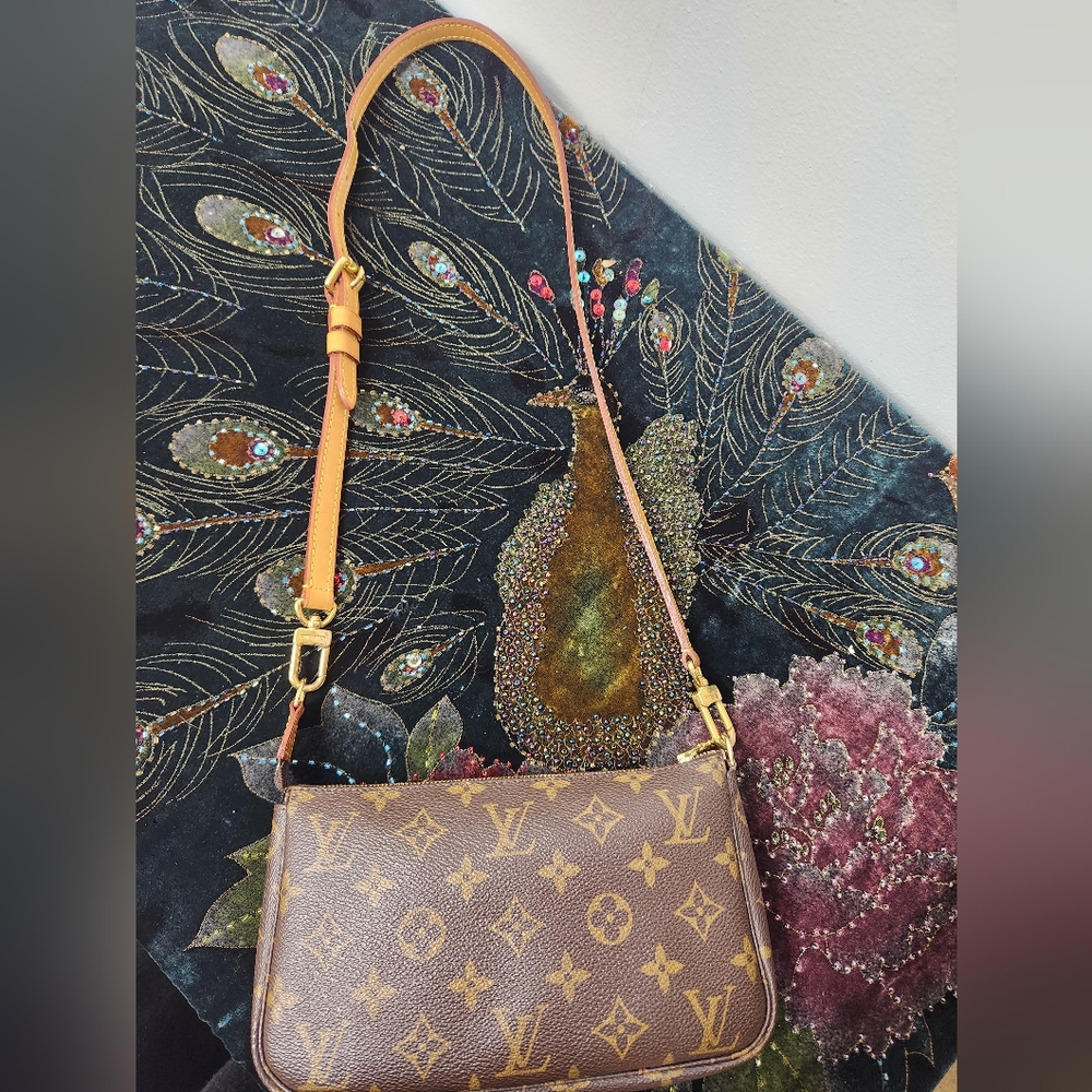 Louis Vuitton Pochette - Picture 1 of 14